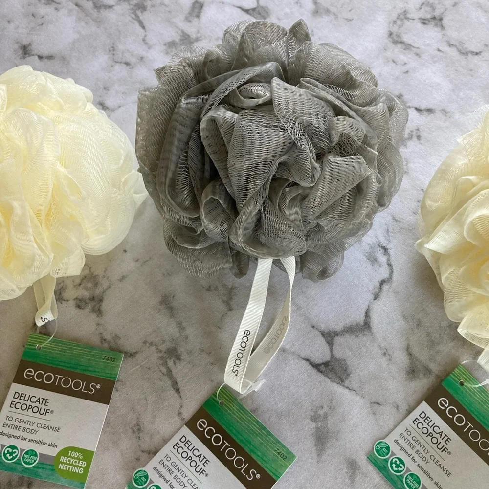 keeping🙃 3 Eco tools eco pouf to gently cleanse entire body. Plus 2 facial mitts - Picture 4 of 8